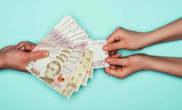Які пенсії отримуватимуть українці з 1 січня: названо суми виплат