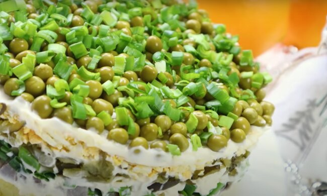 Рецепт салата, который нужно приготовить для встречи года Дракона. Фото: YouTube