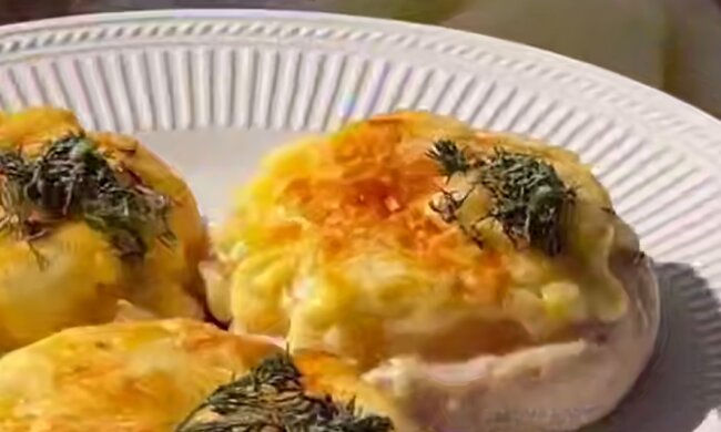 Курячі гнізда з ананасами, кадр з відео