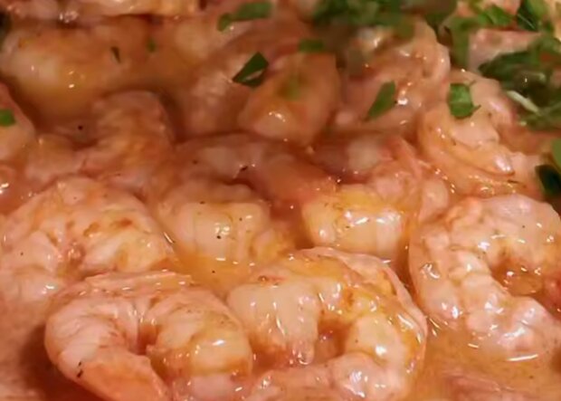 Креветки у пікантному соусі, кадр з відео