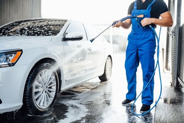 Не повторяйте эти ошибки: как правильно мыть автомобиль на мойке самообслуживания