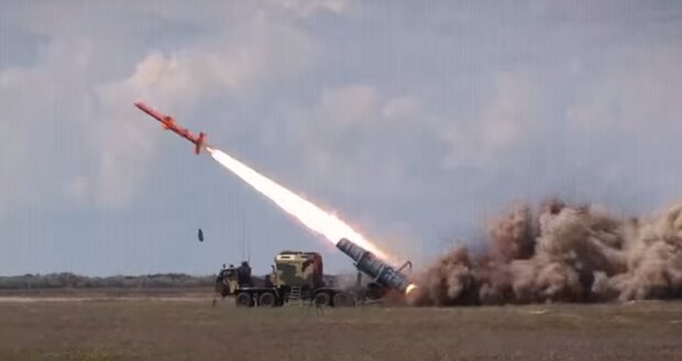 Уже лупят по остановкам: россияне нанесли очередной ракетный удар