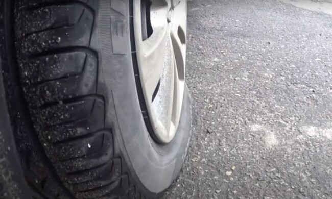 Колесо автомобиля: скрин с видео