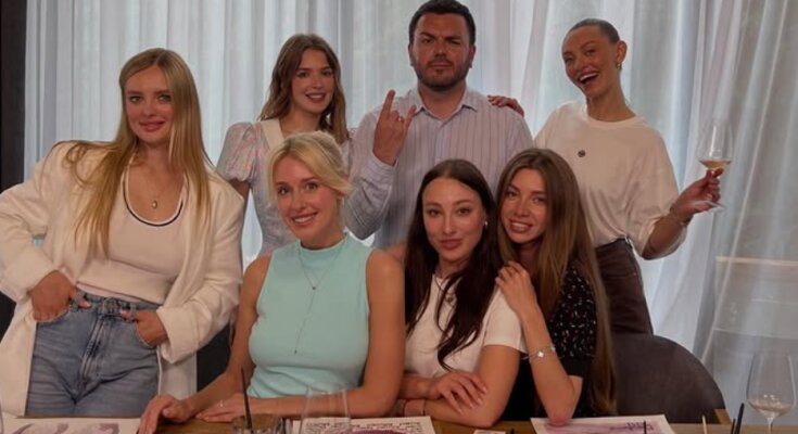 Григорий Решетник и участницы шоу "Холостяк-14", фото из соцсетей
