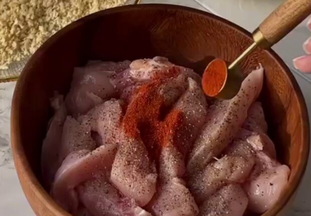 Куриные стрипсы, кадр из видео