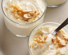 Верх блаженства: рецепт йогуртового десерта со сливками, медом и орехами