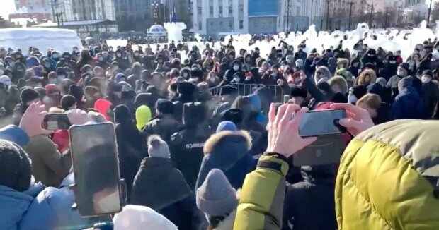 Майдан в России: введение войск, против Путина выходят целые города. Люди атакуют силовиков. Трансляция