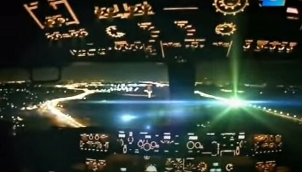 Пилотов ослепили лазером, фото: youtube.com