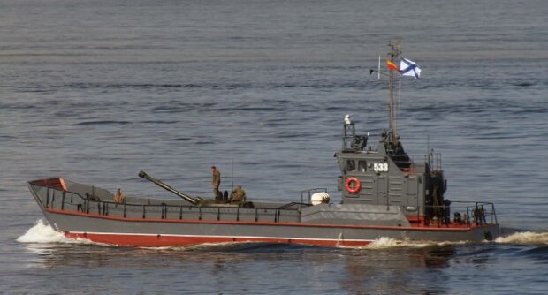 Путин в ярости: ВСУ уничтожили очередной десантный корабль РФ. Красиво пылало