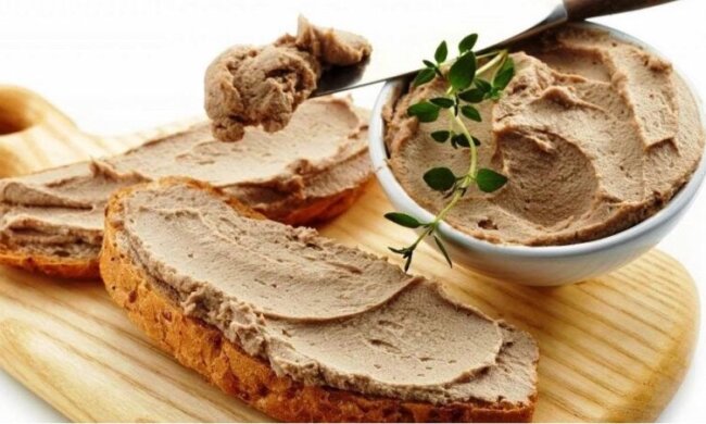 Таке захочеться їсти і вдень, і ввечері: рецепт справжнього домашнього паштету з курячих шлуночків із грибами