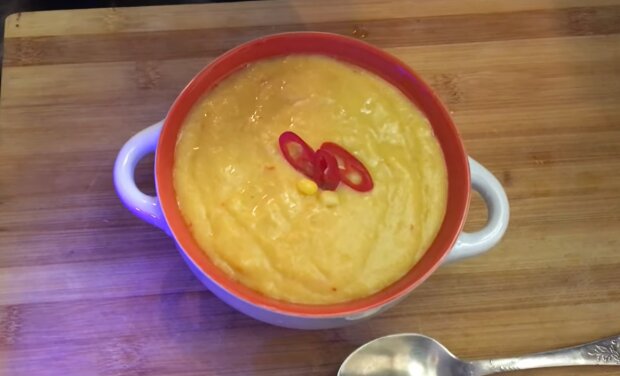 Рецепт овощного супа с молодой кукурузой и сливками, который захочется пить чашками. Фото: YouTube