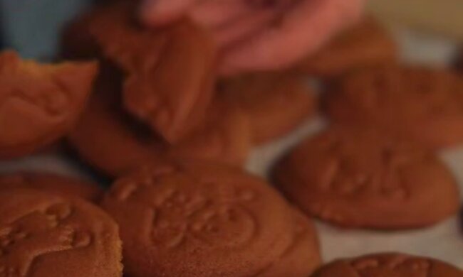 Медово-імбирне печиво, кадр з відео