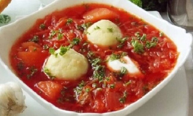 Навіть двох тарілок здасться мало: рецепт найсмачнішого полтавського борщу з куркою та галушками