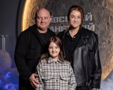 Юрій та Вікторія Ткач з донькою, фото з соцмереж