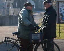 Пенсіонери. Скріншот з відео на Youtube