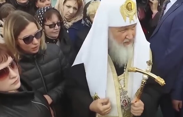 От і приїхали: для росіян вигадали молитву про отримання візи. Фото