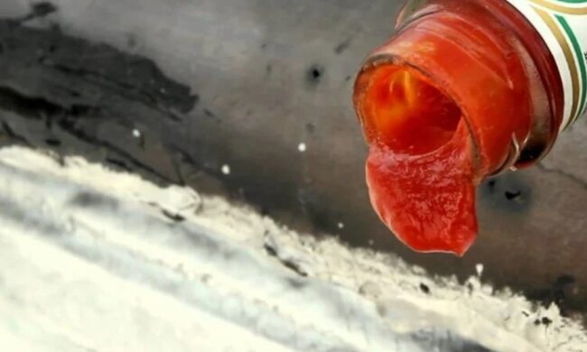 Оказывается, и этим можно отравиться: где на самом деле должен храниться кетчуп