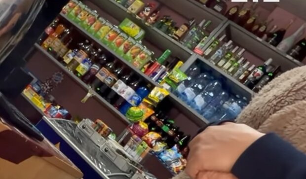 Многие долго ждали: Киев разрешил продажу алкоголя