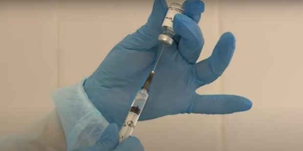 Вакцинація від коронавірусу. Фото: скріншот YouTubе