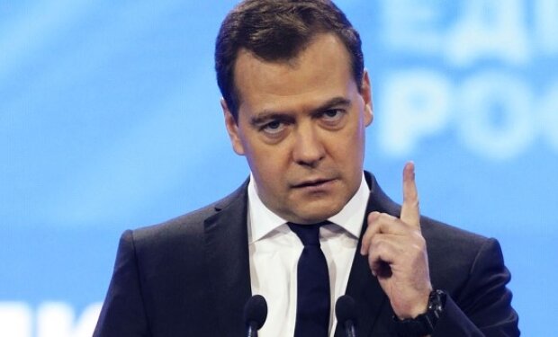 Медведеву стало плохо: перед припадком он рассказал, что Украины не будет на карте мира