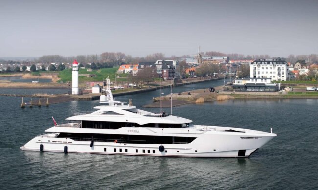 Суперяхта Serena та літак Bombardier: розкішні покупки українського мільярдера Євгенія Єрмакова
