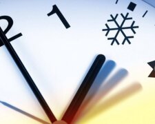 Переведення годинників на зимовий час: коли переводити стрілки на одну годину тому