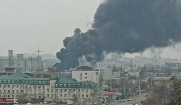 Київ у вогні: найпотужніша пожежа, стовпи диму видно за кілька кілометрів. Перші кадри