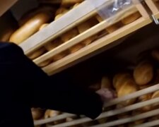 Хліб в магазині. Фото: скріншот YouTubе