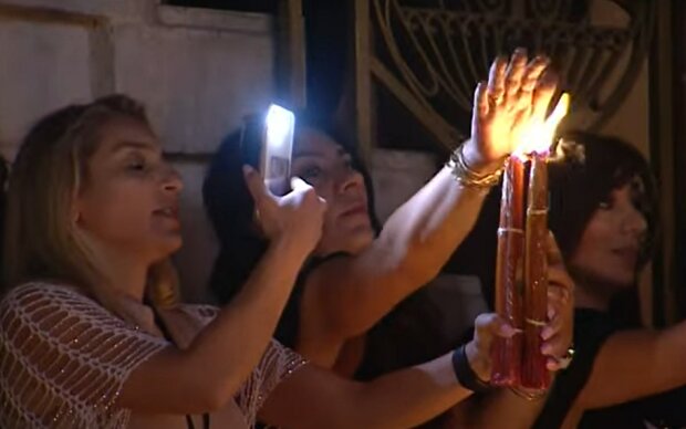 Христос воскрес: у мережі з'явилося відео сходження Благодатного вогню в Єрусалимі