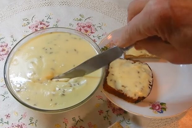 Такого не продают ни в одном магазине: рецепт домашнего плавленого сыра с грибами