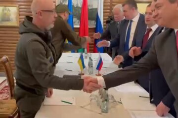 Другий етап переговорів! Сторони вперше потиснули руки. Хороший знак. Відео