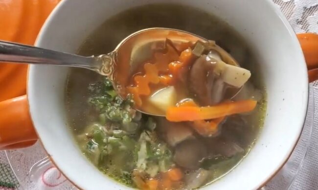 Как приготовить душистый суп с грибами, сыром и картошкой. Рецепт