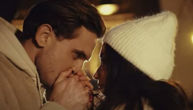 Вікторія Дайнеко, кадр з кліпу "Зимове кохання"