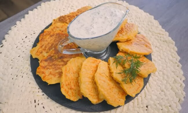 Аппетитные блинчики из квашеной капусты. Фото: YouTube