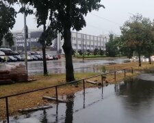 Історичний потоп у Києві: столицю затопило, дороги йдуть під землю. Фото і відео