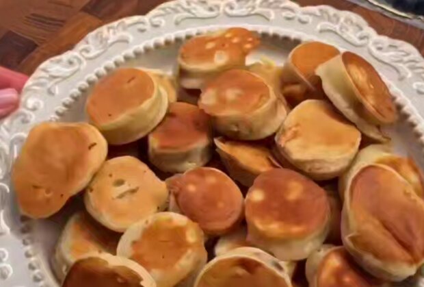 Бананові міні-панкейки, кадр з відео