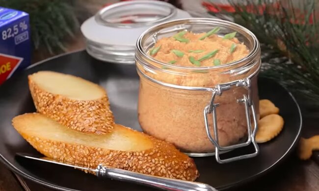 Рецепт нежного и сытного паштета из обычной селедки. Фото: YouTube