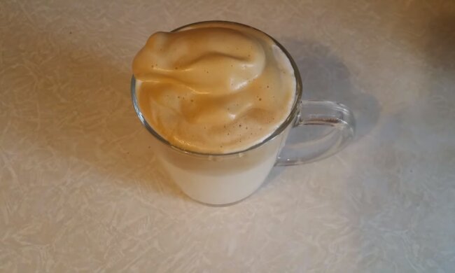 Одна чашка — и риск инсульта снижен. Раскрыта неожиданная польза популярного напитка