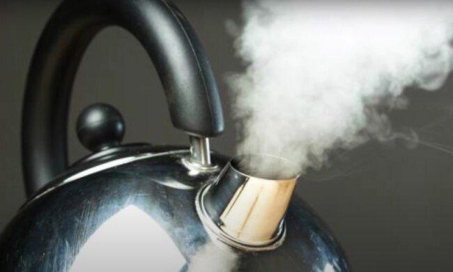 Вы очень рискуете: почему ни в коем случае нельзя кипятить воду второй раз