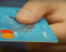 Обнуляє кредитний ліміт без попередження. Клієнти знову почали скаржитися на ПриватБанк