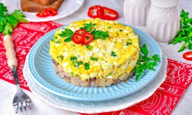 Дуже апетитно: рецепт ніжної закуски із оселедця з яйцем. Це варто спробувати