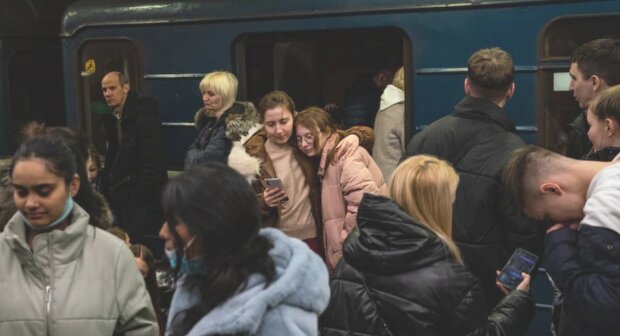 Украинцы смогут получать денежную помощь прямо на вокзалах