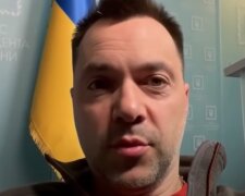 Арестович не витримав і роздягнувся в ефірі. З'явилося відео