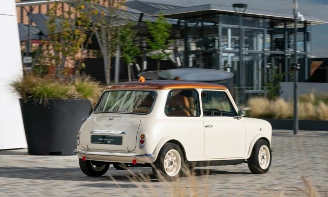 Електромобіль Mini eMastered