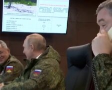 Уже ходит с трудом: Путин приехал на проверку армейских учений. Шойгу был рядом. Видео