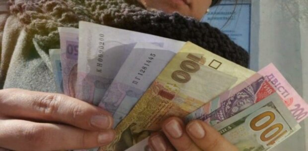 Еще по 280 гривен в день: украинцев обрадовали новыми выплатами. Кто может выдохнуть