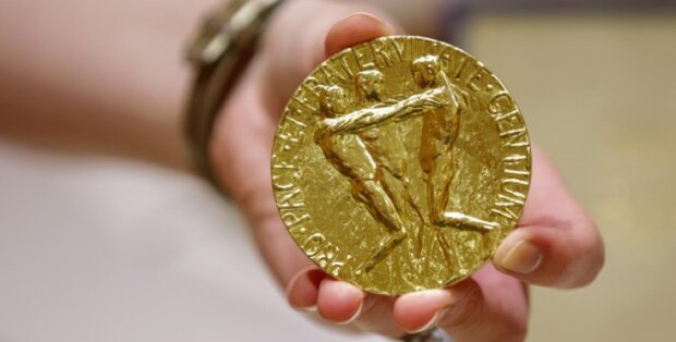 Известный россиянин продал свою нобелевскую медаль за $100 миллионов. Деньги отдаст украинским детям