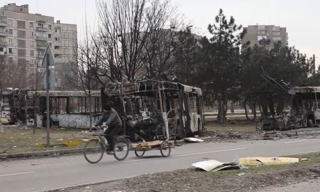 Это Мариуполь: отделение "Новой почты" превратили в морг. Фото