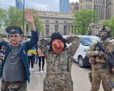Свиносолдаты: в Варшаве прямо на улице высмеяли российских солдат. Фото
