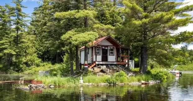 Деревянный домик для отдыха